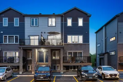 Condo Townhouse in Kanata