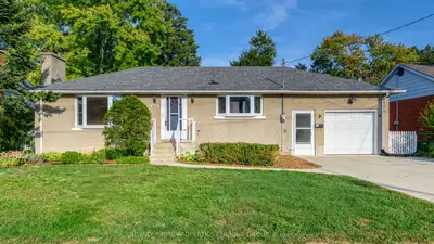 Detached in Sarnia