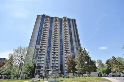 Condo Apartment in Woodroffe