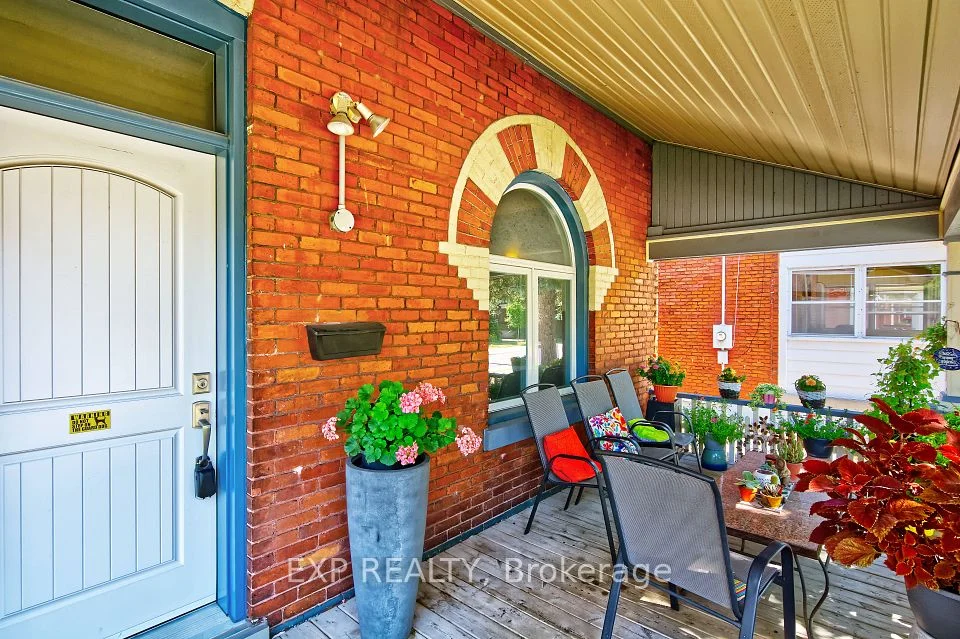22 Hyatt Avenue, London East, ON N5Z 1Y5