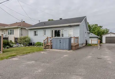 Detached in North Bay