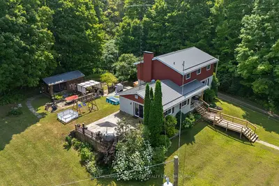 Detached in Central Frontenac