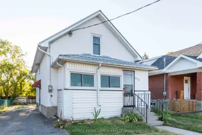 Detached in Belleville