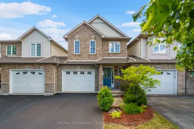 Att/Row/Townhouse in Hamilton