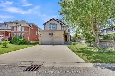 Detached in Woodstock