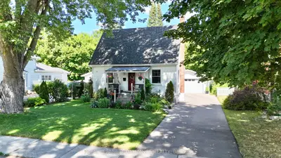 Detached in Belleville