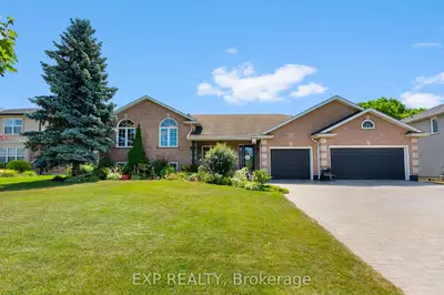 Detached in Niagara Falls