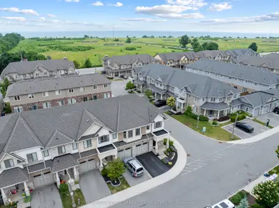 Att/Row/Townhouse in Grimsby