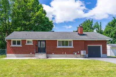 Detached in Meadowlands - Crestview and Area