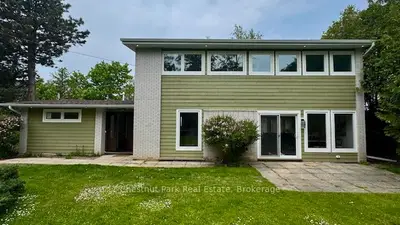 Detached in Blue Mountains