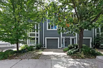Att/Row/Townhouse in New Edinburgh - Lindenlea