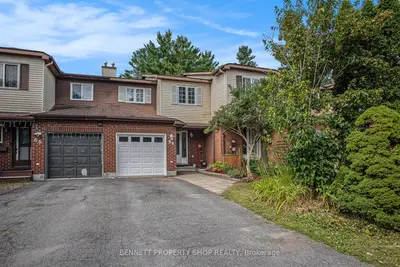 Att/Row/Townhouse in Kanata