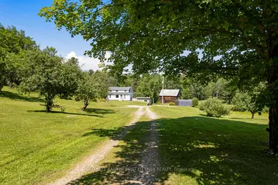 Detached in Lanark Highlands