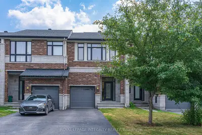 Att/Row/Townhouse in Blossom Park - Airport and Area