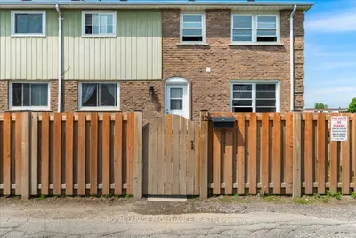 Condo Townhouse in Belleville