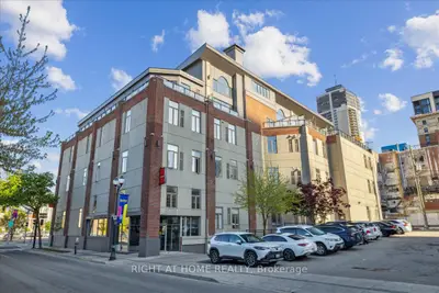 Condo Apartment in Hamilton