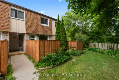 Condo Townhouse in Minto