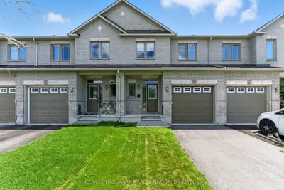Att/Row/Townhouse in Kanata