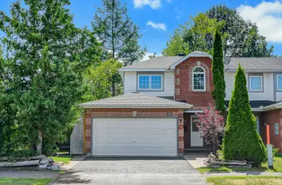 Att/Row/Townhouse in Kanata