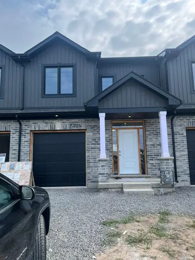 Att/Row/Townhouse in Niagara Falls