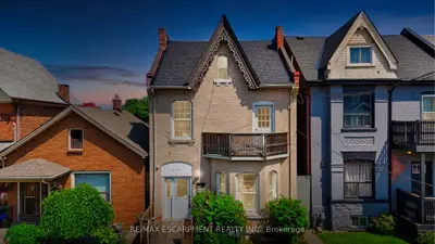 Triplex in Hamilton