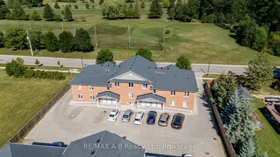 Condo Apartment in Stratford