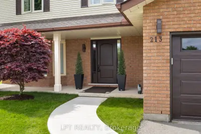 Detached in Centre Wellington