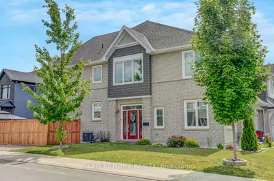 Att/Row/Townhouse in Stittsville - Munster - Richmond