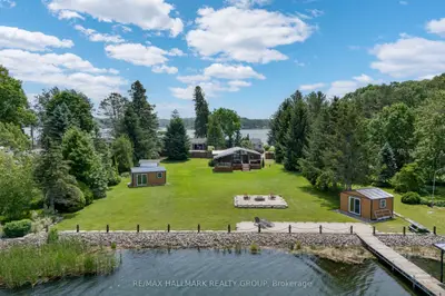 Detached in Leeds and the Thousand Islands