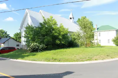 Detached in South Frontenac