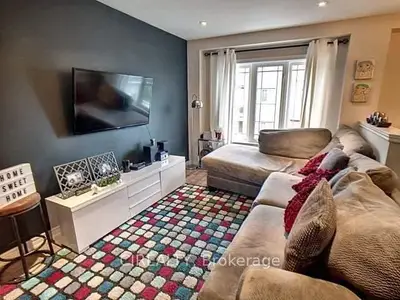 Att/Row/Townhouse in Hamilton