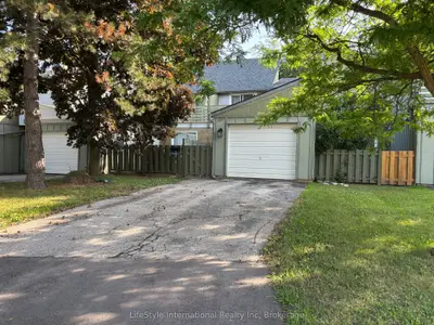 Condo Townhouse in Guelph