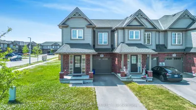 Att/Row/Townhouse in Welland