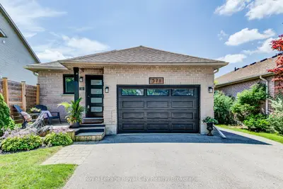 Detached in Centre Wellington