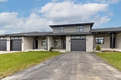 Att/Row/Townhouse in South Huron