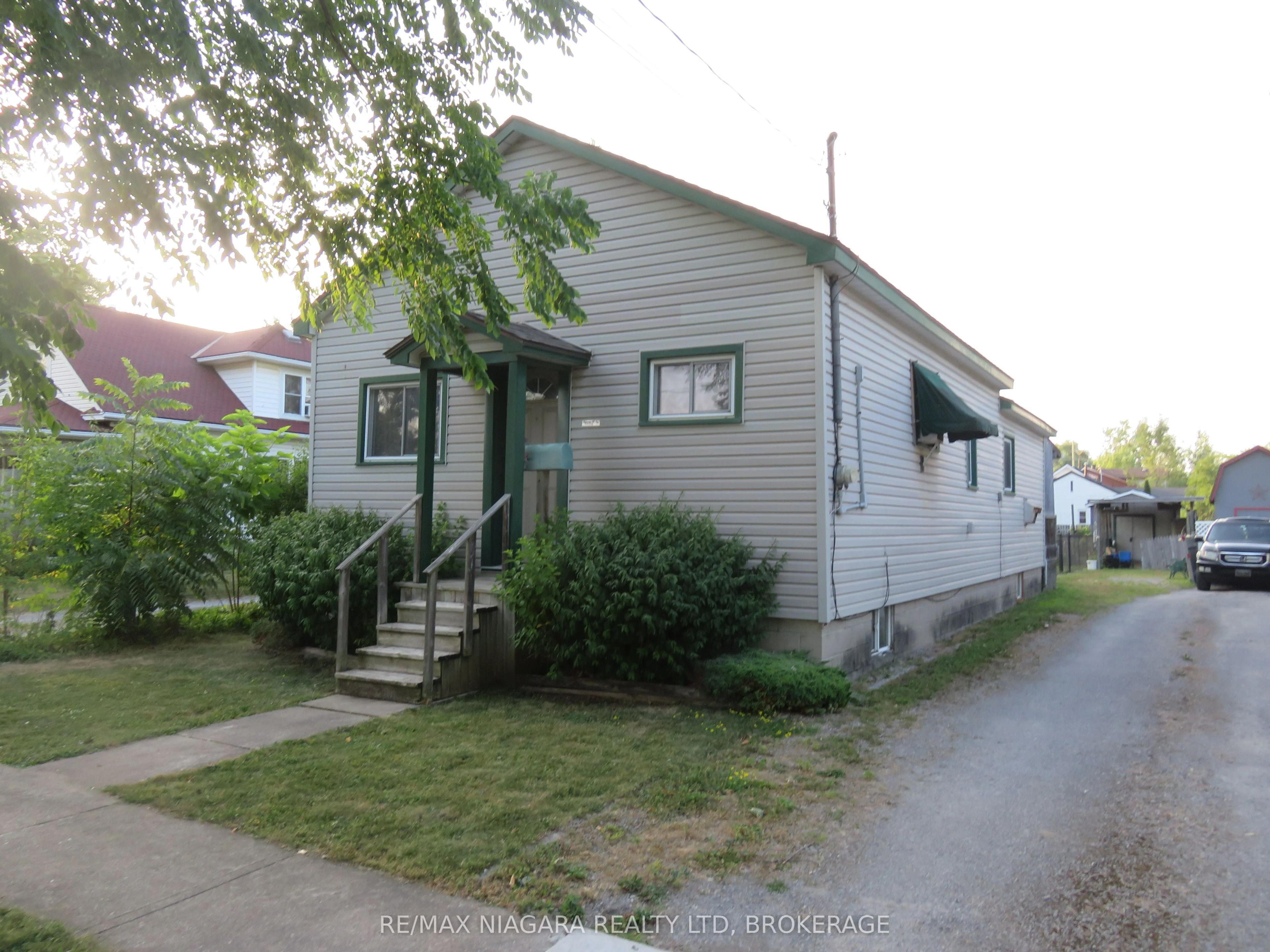 253 Henrietta Street N, Fort Erie, ON L2A 2K8