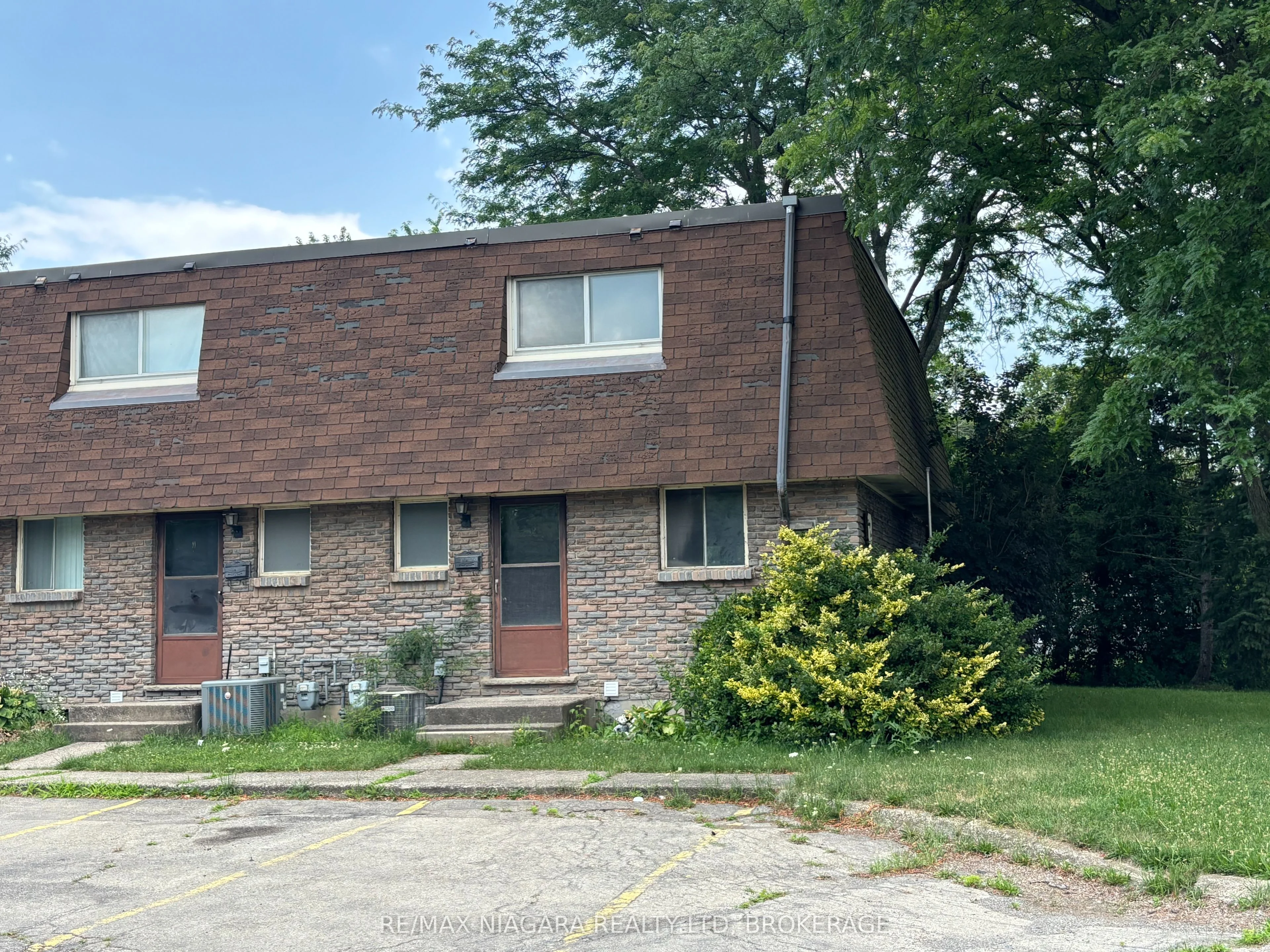 21 Woodlawn Road 12, Welland, On L3c 5y7