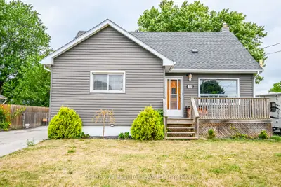 Detached in Port Colborne