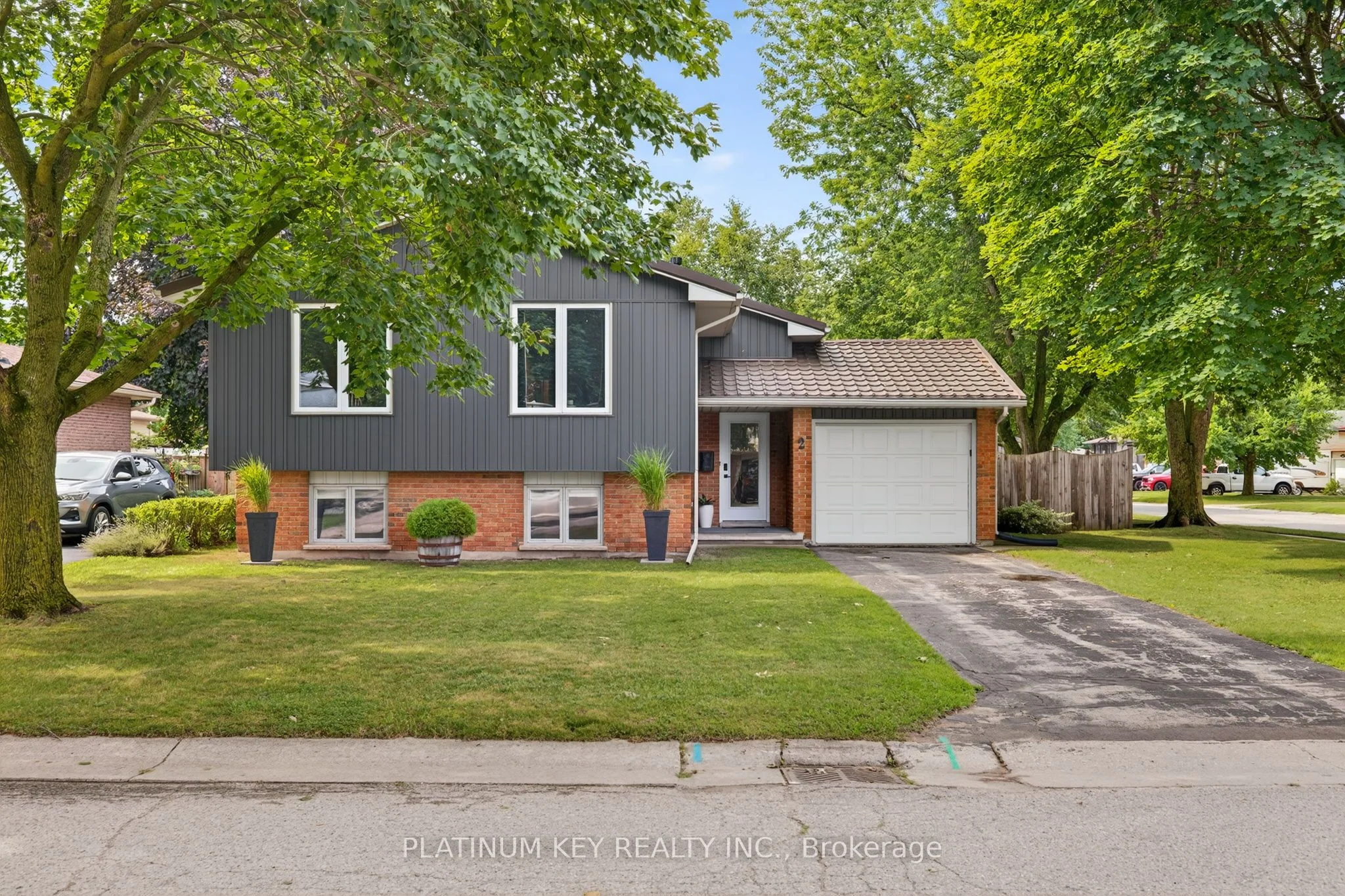 2 Arva Court, Strathroy-Caradoc, ON N7G 3R7