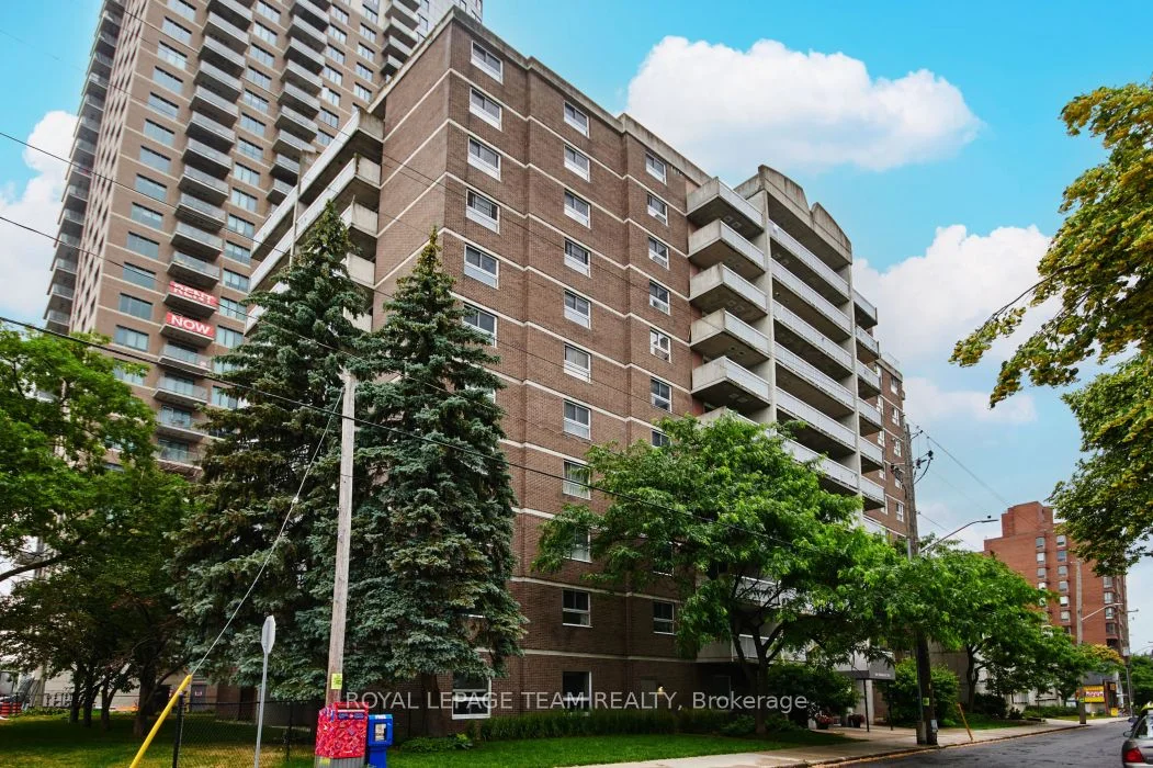Condo Apartment in West Centre Town