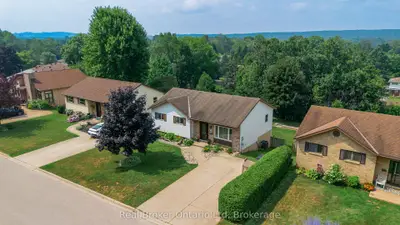 Detached in Owen Sound