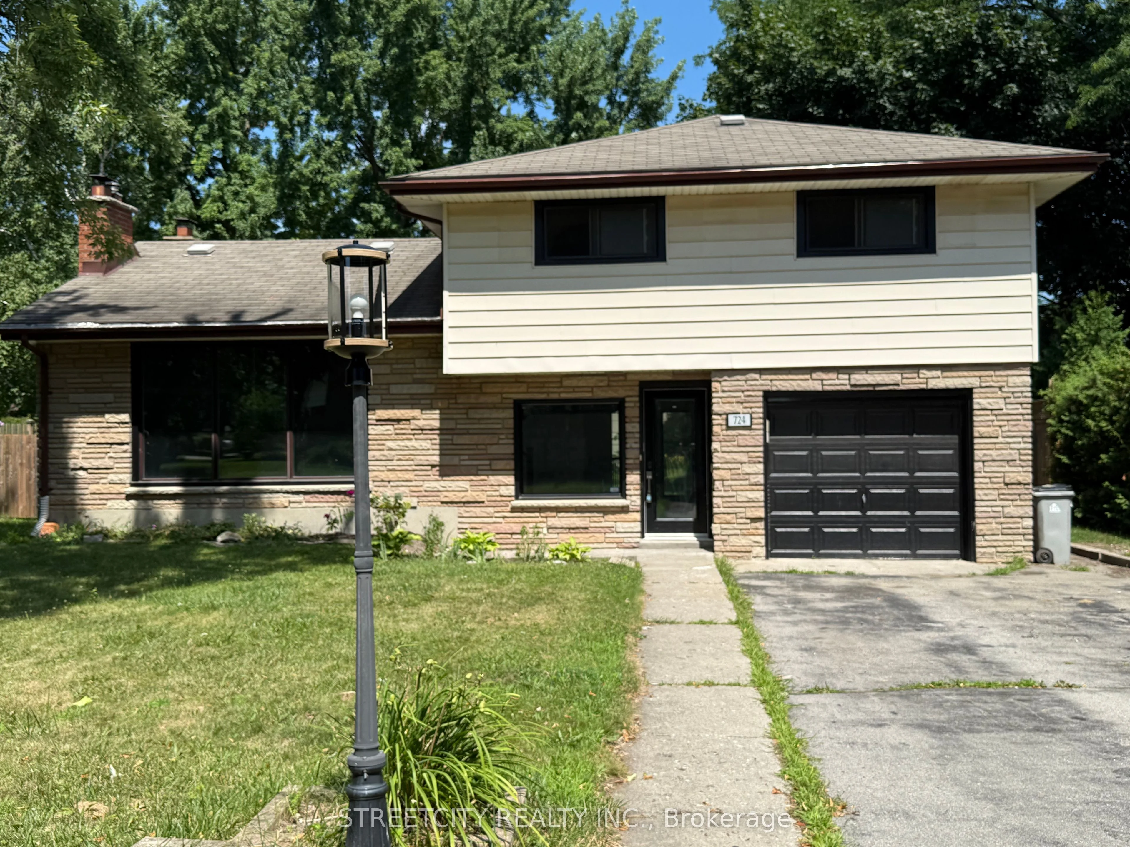 724 Headley Drive, London North, ON N6H 3V6