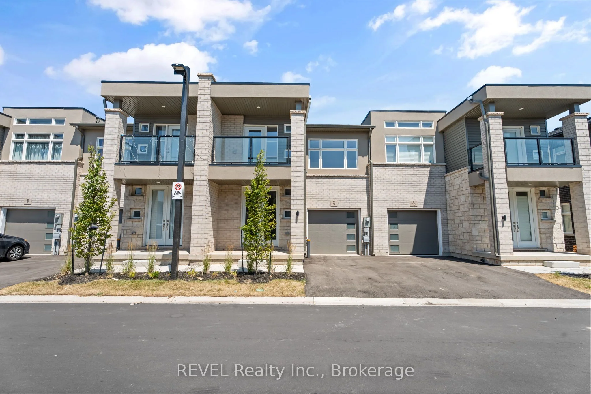 5672 Dorchester Road 9, Niagara Falls, ON L2G 5S3