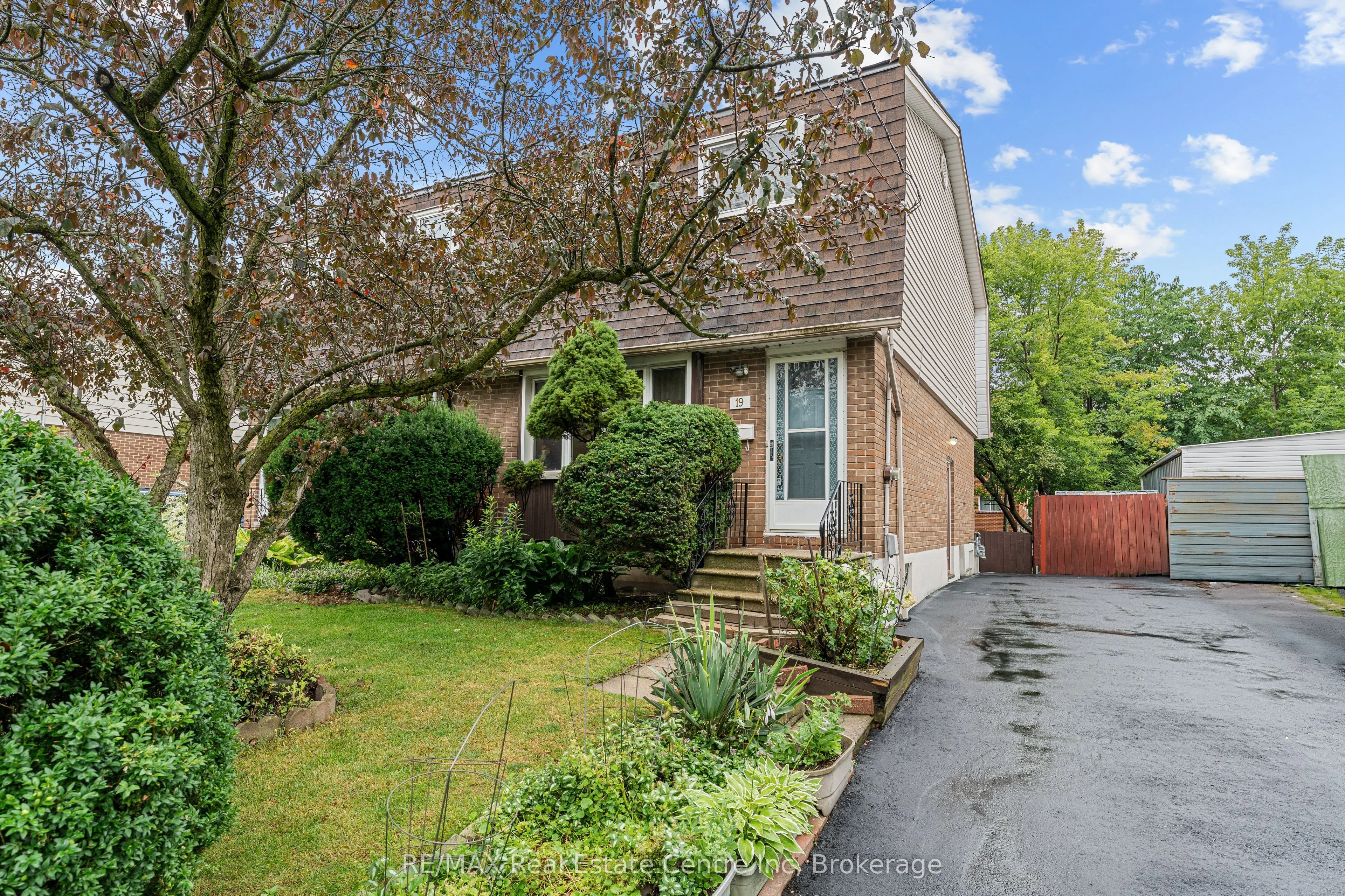 19 Plymouth Court, Guelph, ON N1H 5W3