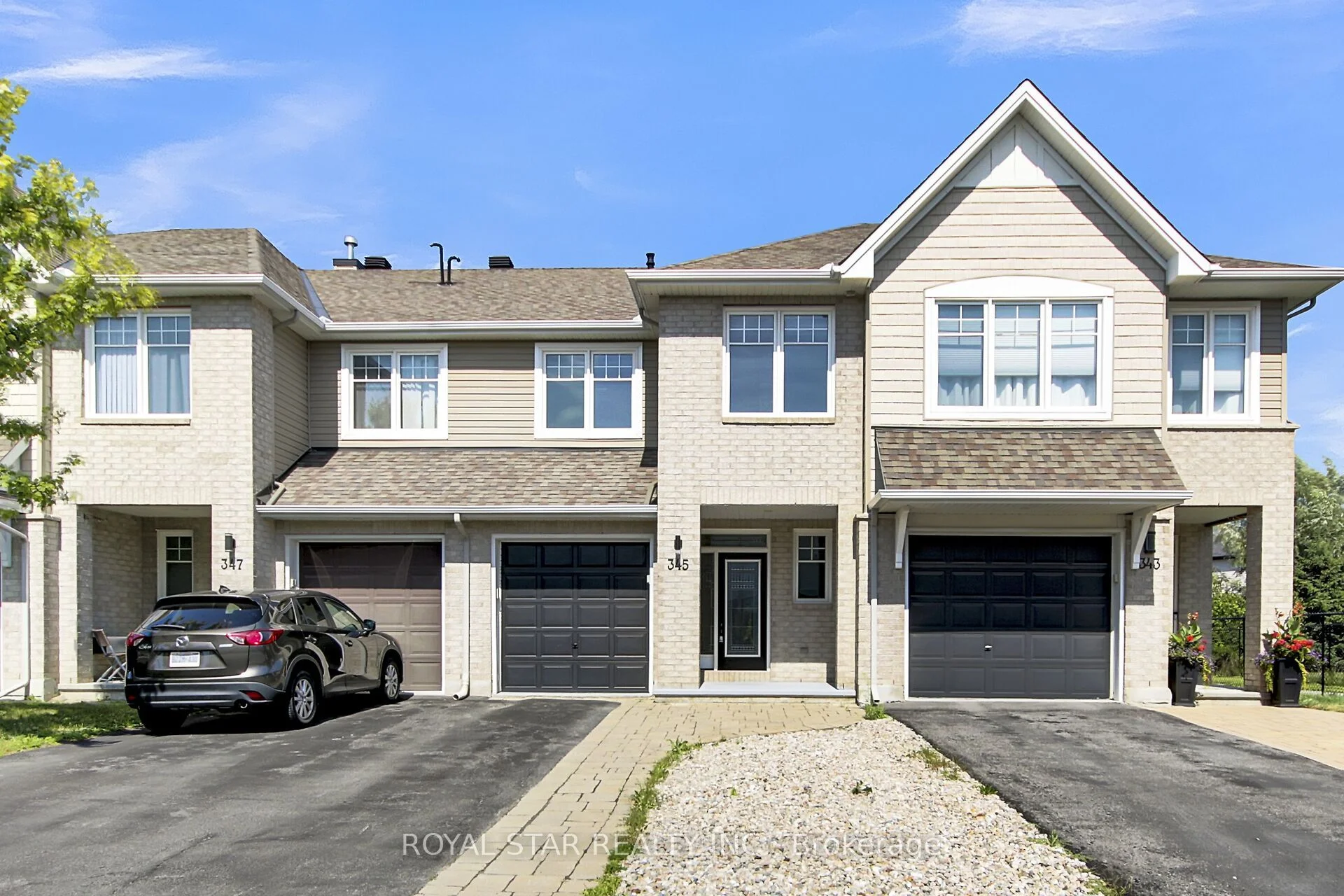 Att/Row/Townhouse in Blossom Park - Airport and Area