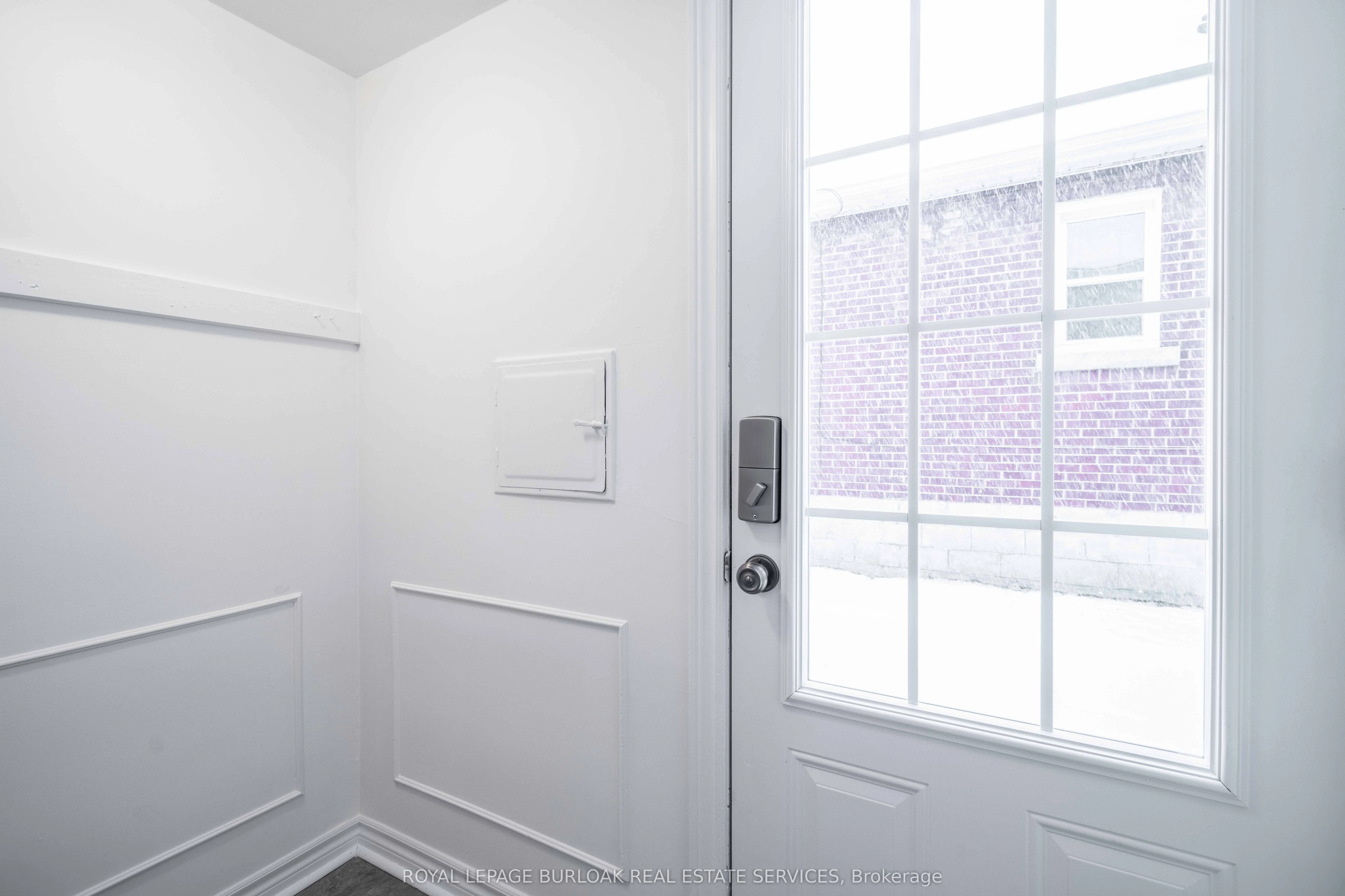 356 East 17th Street Lower, Hamilton, On L7r 0g6