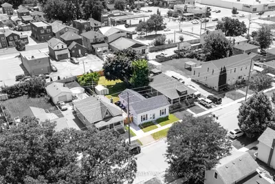 Detached in Brantford