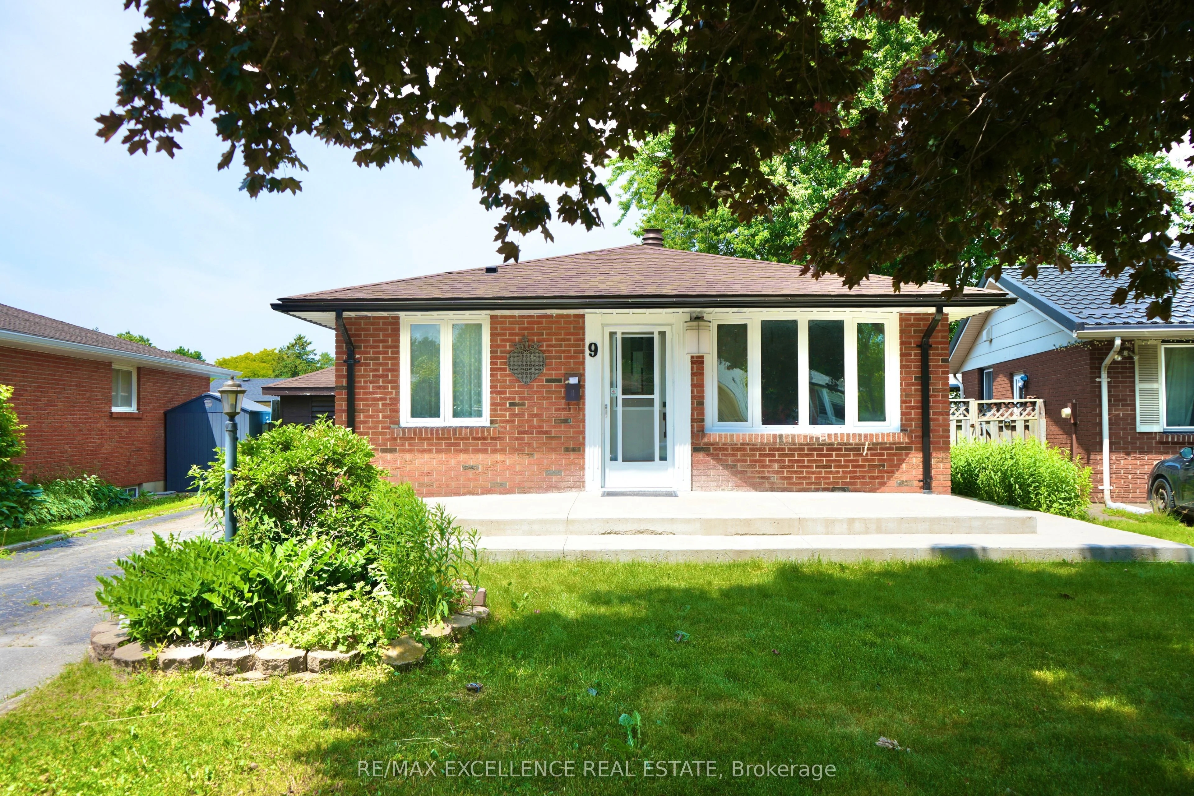 9 Jena Crescent, London East, ON N5V 1L3