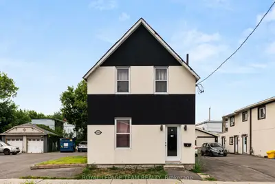 Triplex in Vanier and Kingsview Park