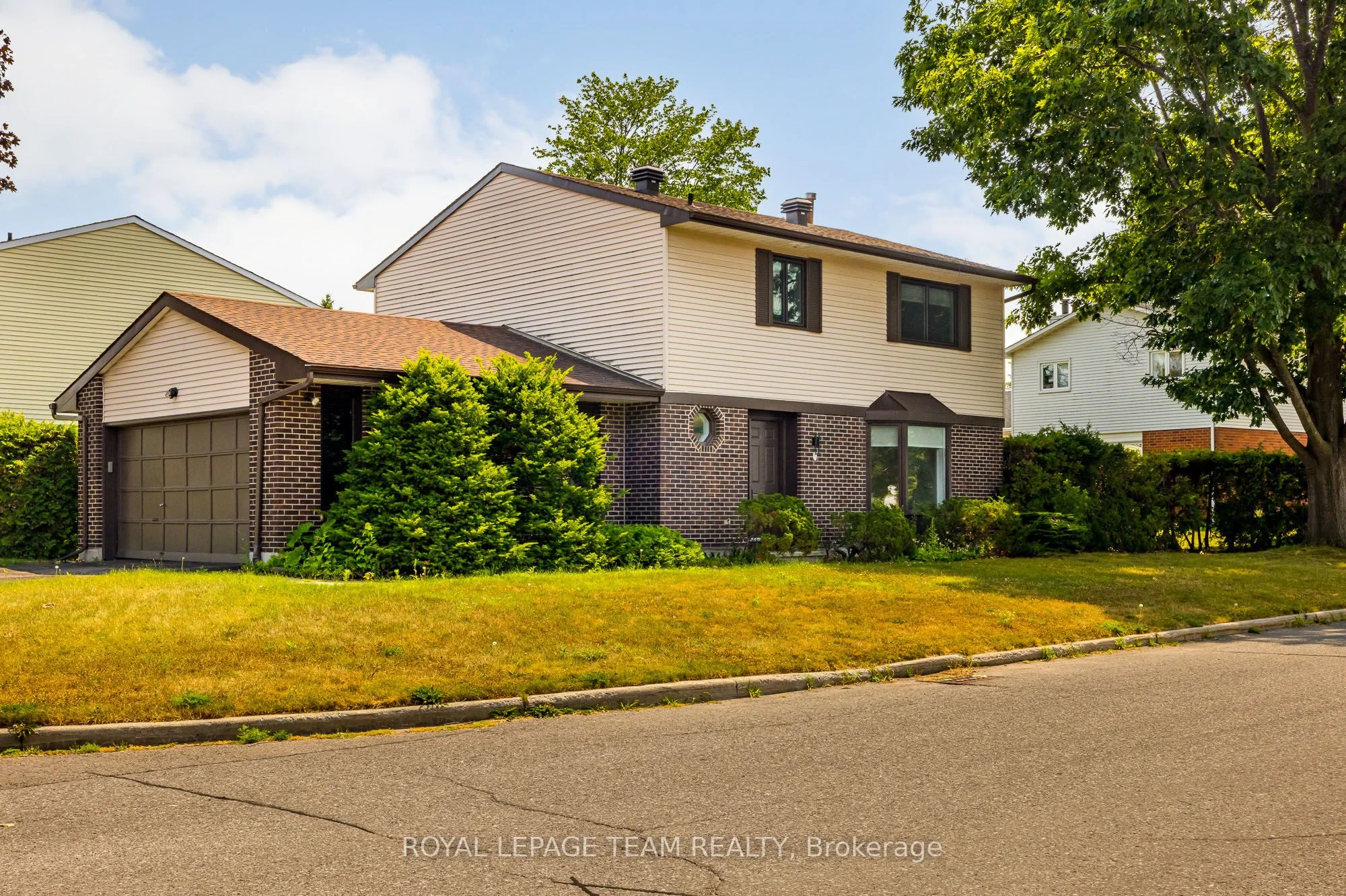 6 Lillico Drive, Hunt Club - Windsor Park Village and Area, ON K1V 0E4